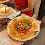 上海湯包小館 - こうする事で、今まで食べた事がない青椒肉絲ができあがる。