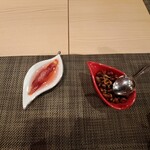 上海湯包小館 BINO栄店 - 茗荷の酢漬けやナッツは途中の口直し等に…と。