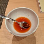 上海湯包小館 - 赤酢を別添えで。「スープの途中の味変に…」と勧められた。