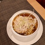 上海湯包小館 - コチラは「醤油チャーシュー麺」。