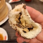 上海湯包小館 - 驚く事に　これも点心(饅頭)だった！　しかも良い香りは一緒に仕込まれたトリュフのものだ。