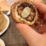上海湯包小館 - 手触りまで椎茸そのものだが、なんだか香りが……
