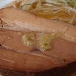 ラーメン金子 - チャーシューにわさび(*´ω｀*)♪良いかも。゜。゜。゜