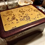 川庄 - 「鰻重」の重箱のアップ…