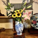 川庄 - 床の間の生け花。大将が生けているそうです…