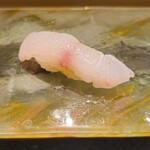 京極寿司 - サスエ前田 白甘鯛　ねっとりした舌触りで噛むとじわ～と旨味と香りが広がります。余韻は長くてそこに日本酒を入れればとても良き♪