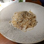 梅田 ブルーバード - トリュフ香るポルチーニ茸のクリームソースパスタ