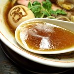 フスマにかけろ 中崎壱丁 中崎商店會1-6-18号ラーメン - スープは魚介系の風味強いです。