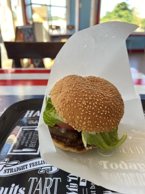 ボブズバーガー  ハンバーガーショップ Bob\u0027s Burger（ボブズ バーガー） | みのりの森のクローバー