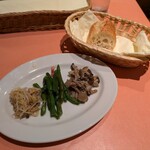 イタリア料理屋 タント ドマーニ - 前菜３種盛り合わせ、バケット