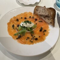 Loiseau de France - 1-ディルでマリネしたリーモンのカル 
                            バッチョ、ホースラディッシュクリーム
