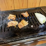 ホルモン赤しろ屋 - バラです！