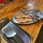 ホルモン赤しろ屋 - 