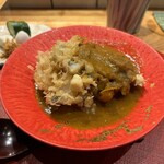 天ぷら もっこす - 馬肉のカレーに穴子と玉葱のかき揚げ
