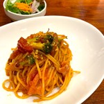 キャンプ飯ダイニング グラマラステーブル - アラビアータスパゲティ