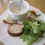 Aregura - スープ、サラダ、パン