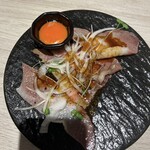 めしや因すけ - 道産ブリスケの炙りユッケ風極濃卵黄