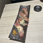 めしや因すけ - 大判道産和牛ブリスケの炙り肉寿司4貫盛り