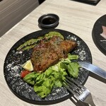 めしや因すけ - 豪快！骨付きBBQスペアリブ