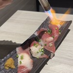 めしや因すけ - 大判道産和牛ブリスケの炙り肉寿司4貫盛り