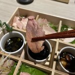 めしや因すけ - 特選肉刺し重箱六種盛り合わせ