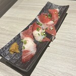 めしや因すけ - 大判道産和牛ブリスケの炙り肉寿司4貫盛り