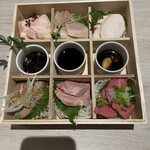 めしや因すけ - 特選肉刺し重箱六種盛り合わせ