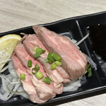 めしや因すけ - ラム肩ロース刺し