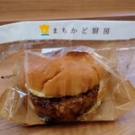 LAWSON - 料理写真:令和6年9月 24時間営業
とろ～り月見鶏つくねバーガー 税込484円
