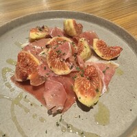 洋食ビストロ 一方美人 - 生ハムと季節の果物