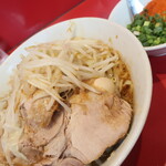 ラーメン二郎 - ラーメン半分＋青ネギうずら