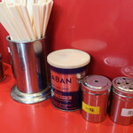 ラーメン二郎 - 卓上調味料