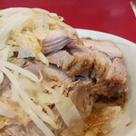 ラーメン二郎 - 豚の厚み