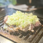王道焼肉 豆だいふく - ミルフィーユ焼きの完成形
      