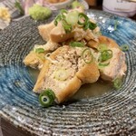 立ち呑み ソメアカ - 栃尾揚げの何か（センス！）