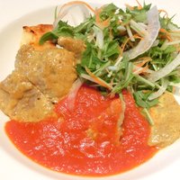 シュタインハウス 銀座店 - S・シェフの気まぐれランチ 1000円 の豚ロースのスパイシー焼きトマトソースオムレツとサラダを添えて