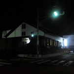Chuugokusai Shuuka - 交差点の角にあります。入口は左側。駐車場もあります。