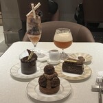 カカオティエゴカン KITTE大阪店 - テーブルいっぱいのチョコレートスイーツ達