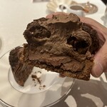 カカオティエゴカン - サントノーレショコラをカット