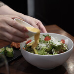 焼肉 ONAKANOMIKATA - 野菜ソムリエ考案♪特製オナミカサラダ