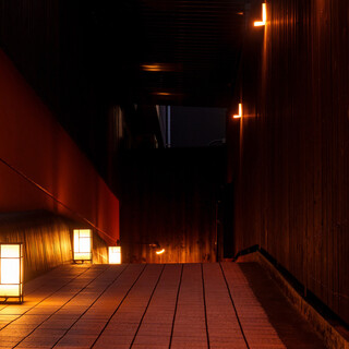 神楽坂の裏路地に拘りぬいた出汁と旬味な料理、個室空間がここに