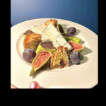 ラ・ヴィエイユ・フランス 本店 - 《オリジナルプレート》　ラ・ヴィエイユgâteau  〜with ロックホール（ﾌﾗﾝｽのﾌﾞﾙｰね〕巨峰　生無花果     byまみこ　　　　まみこ