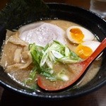 赤迫 - 豚骨醤油ラーメン 600円。味付け玉子 100円。