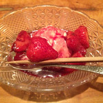 食幹 渋谷 - 熱々イチゴかけバニラアイス