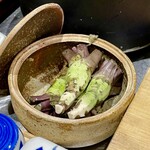 すしやのたい悟 - 都度すりおろされる本山葵の壺。空気に触れると良くないそうで特別に撮らせていただきました。