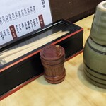 一茶宮代 - 卓上の調味料と、汁