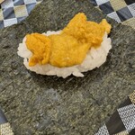 回転寿し トリトン 栄町店 - 海水ウニ　手握り