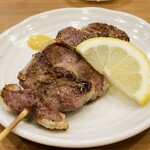 やきとり あらた家 - 豚タン串　鮮度ヤバし！！臭み無し！