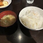 洋食の朝日 - ライス　味噌汁