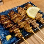 やきとり あらた家 - 鶏皮10本位食べたい　タレも塩も素晴らしい